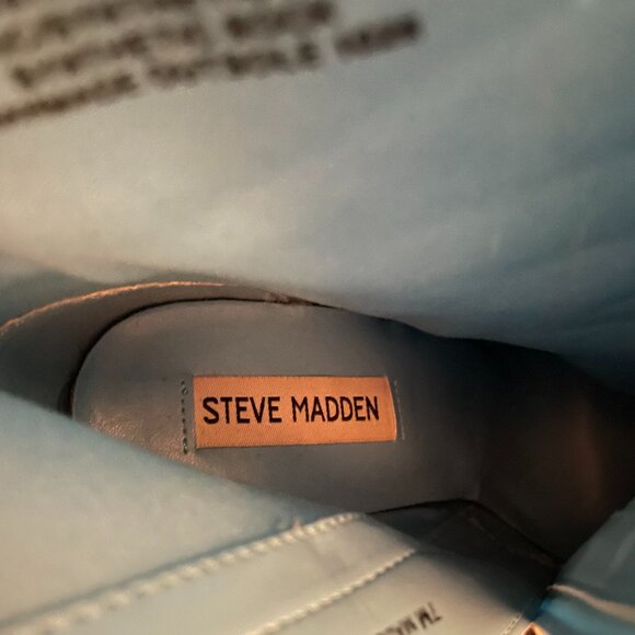 Steve Madden Lynden Powder Blue Glossy Boot - S 7 - Picture 6 of 6